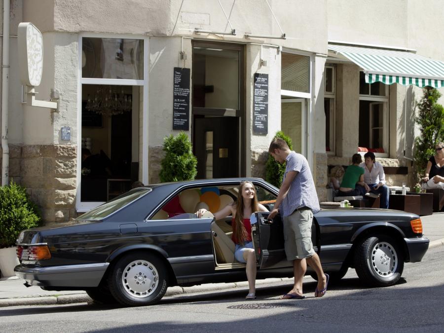  Mercedes-Benz 560 SEC (C126) 1985 года  (фото 5 из 35)